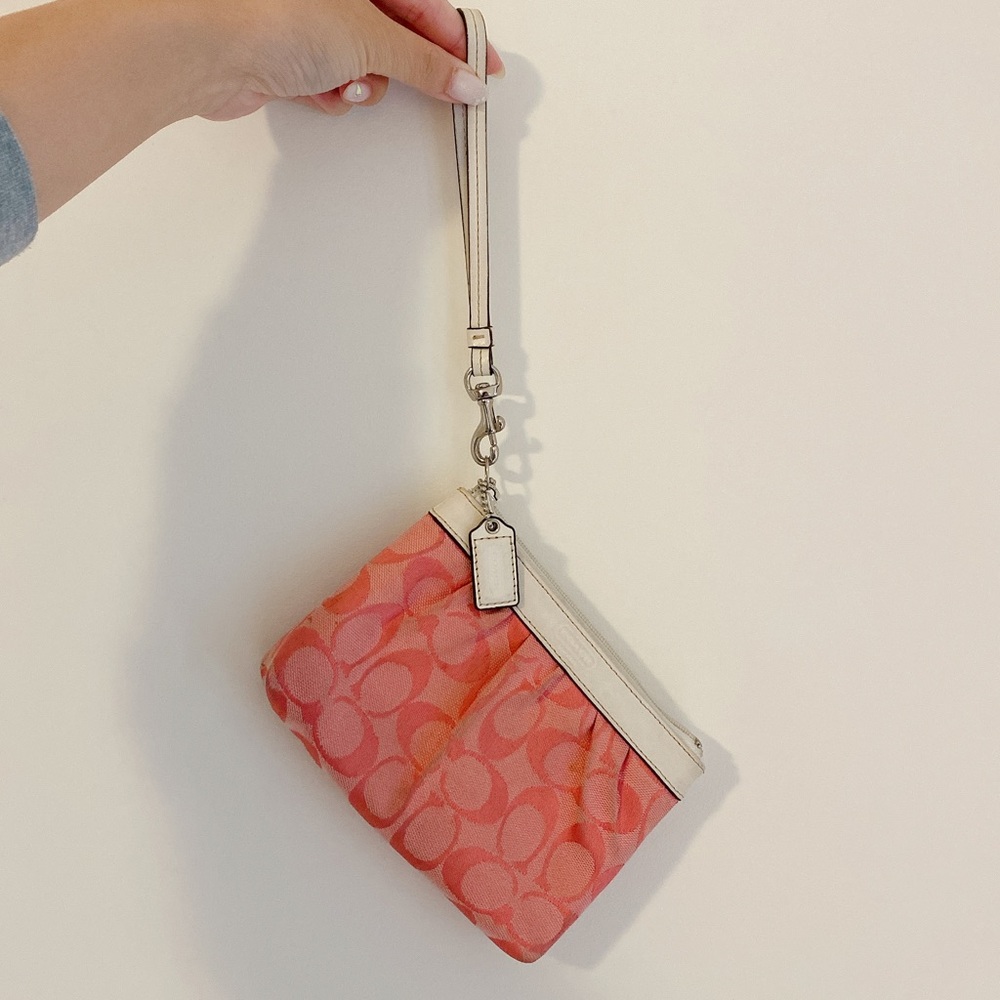 [Coach] Pink Wristlet